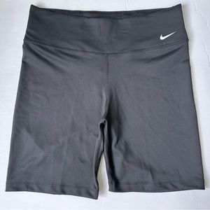 Like New Nike shorts L